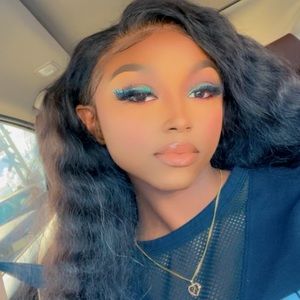 Meet your Posher, Nia